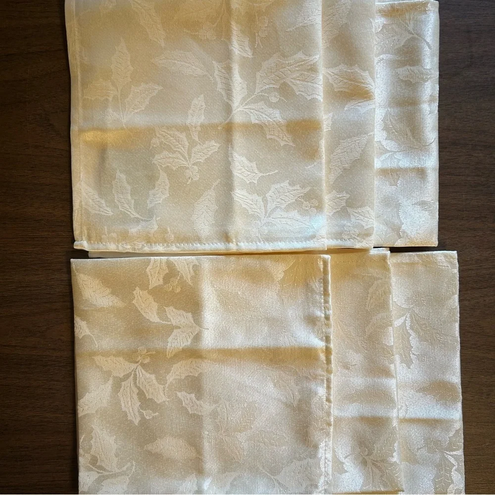 Lot Of 6 Lenox Christmas Holly Damask Ivory Christmas Napkins 18.5”x 18.5” NWT